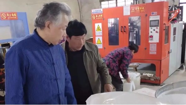 泓宝科技董事长邹国忠先生赴宜兴市光明包装制品有限公司参观交流